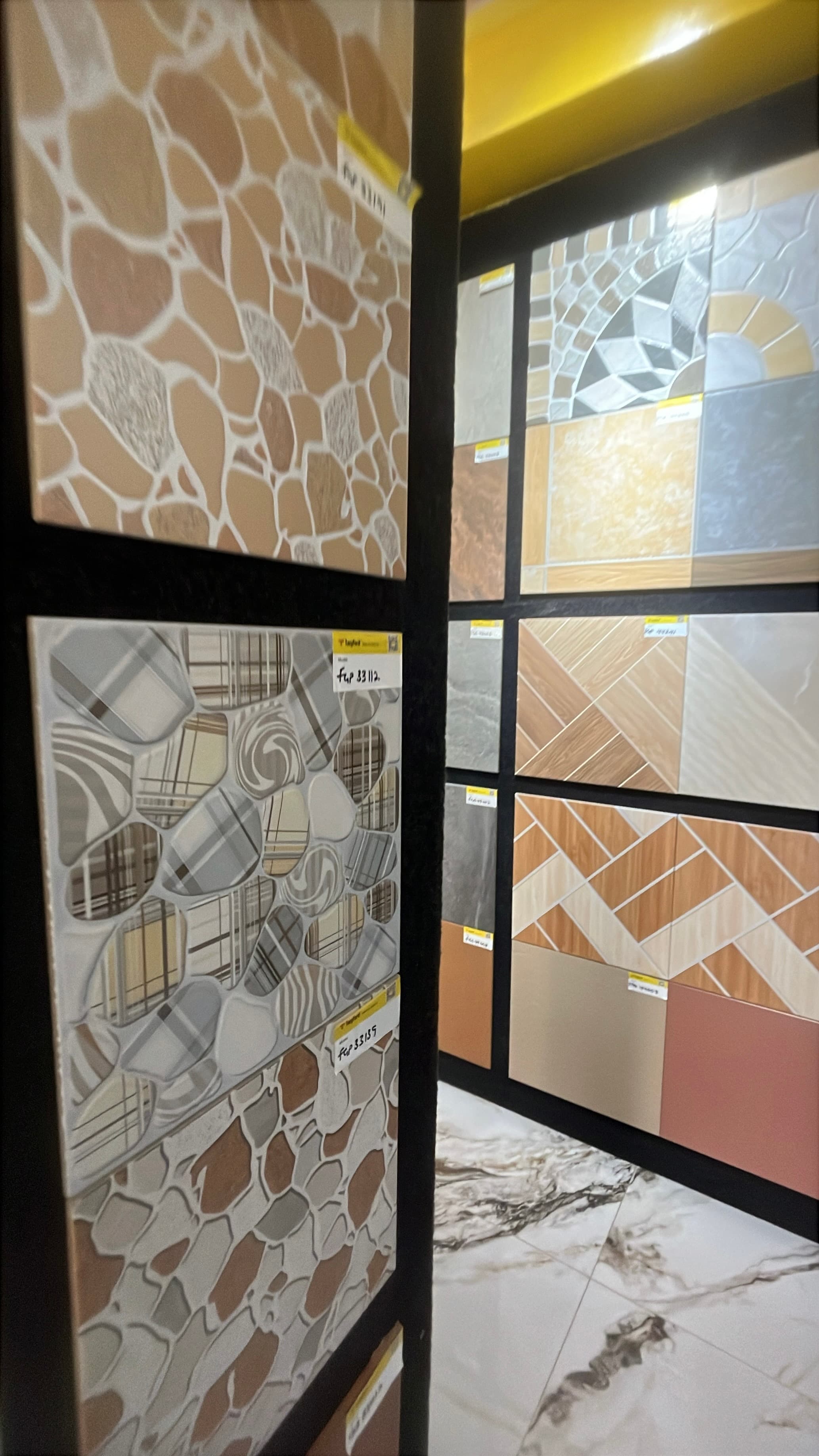 Showroom & warehouse