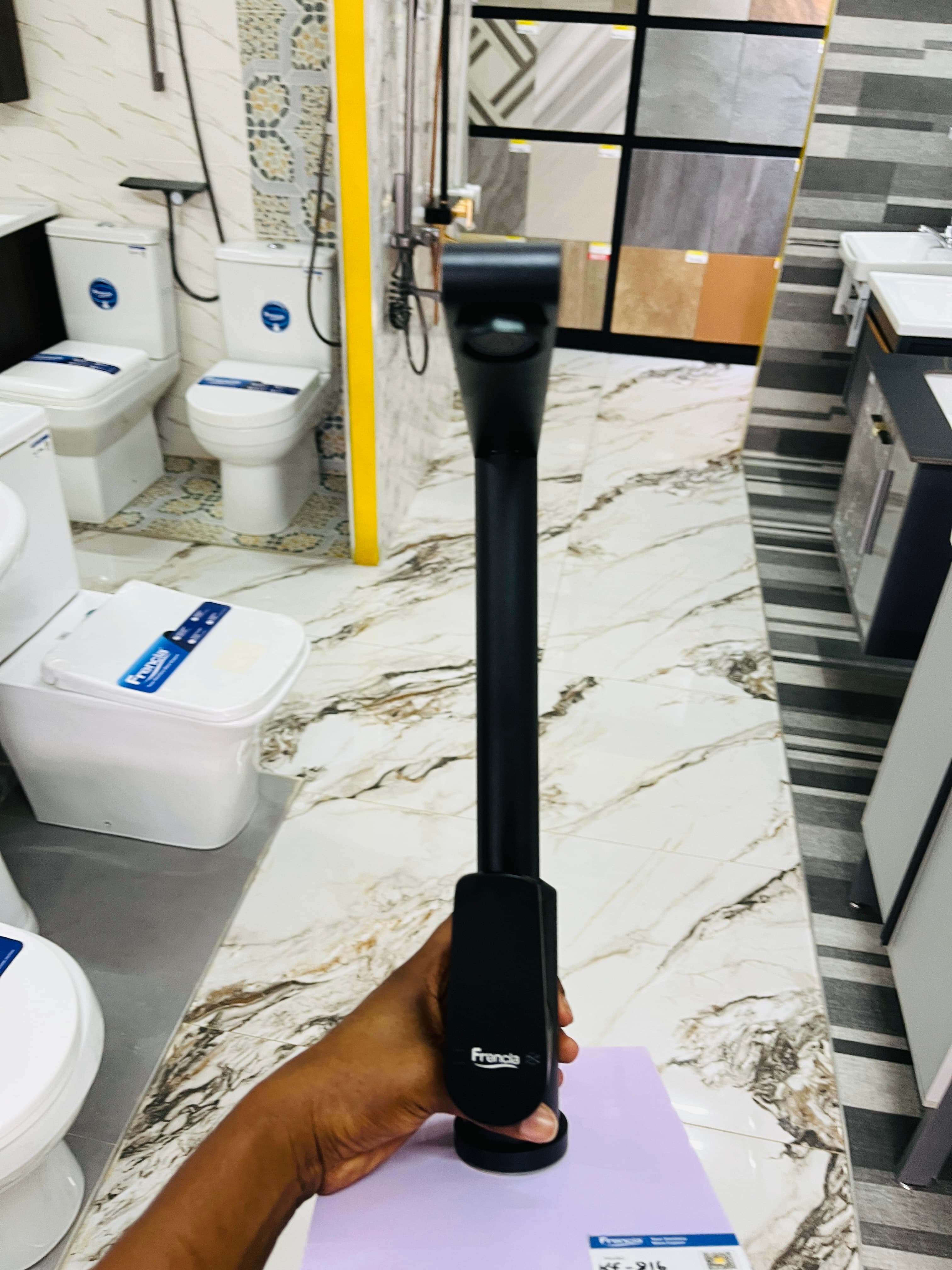 Faucets & mixer taps