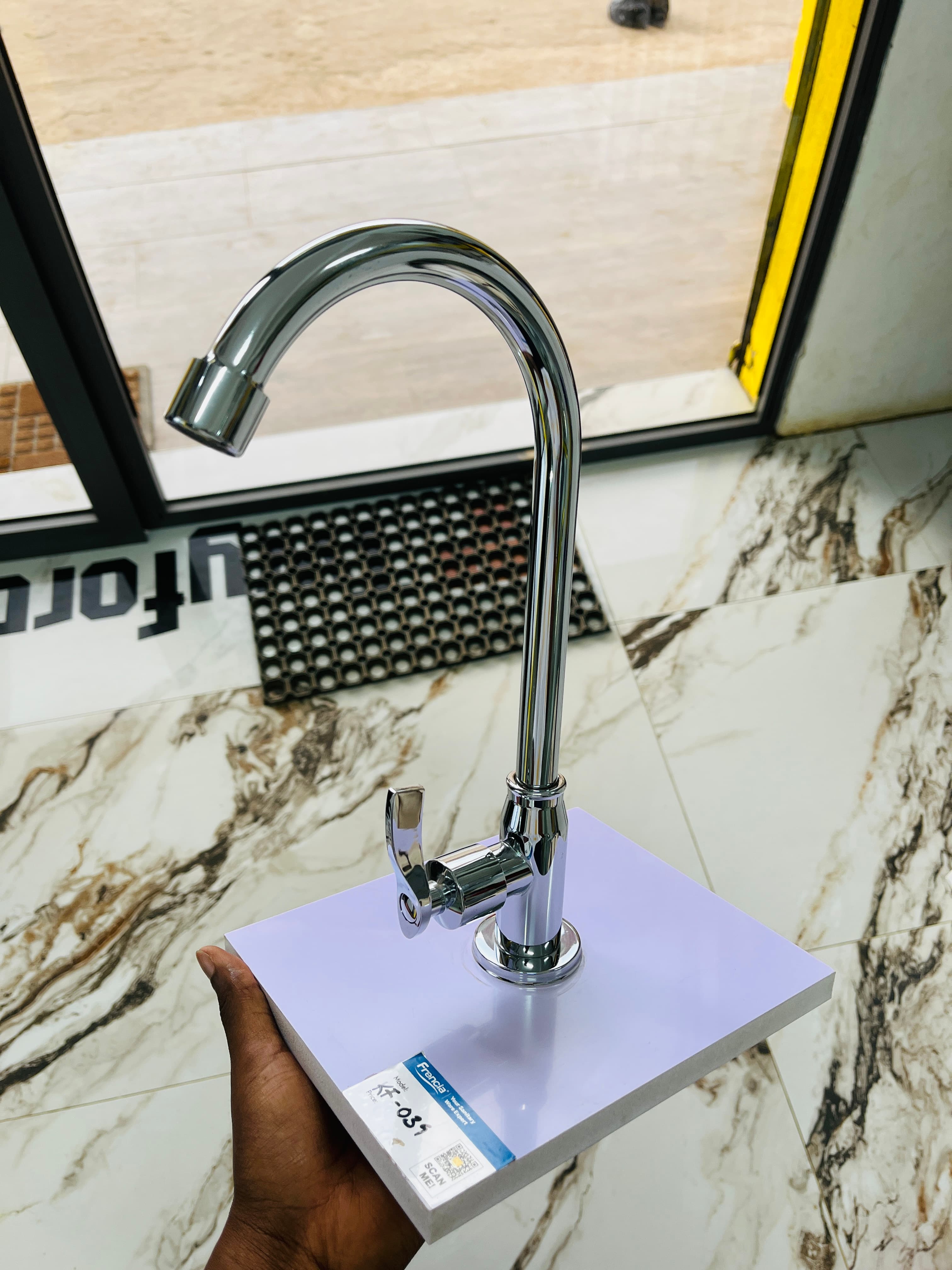 Faucets & mixer taps