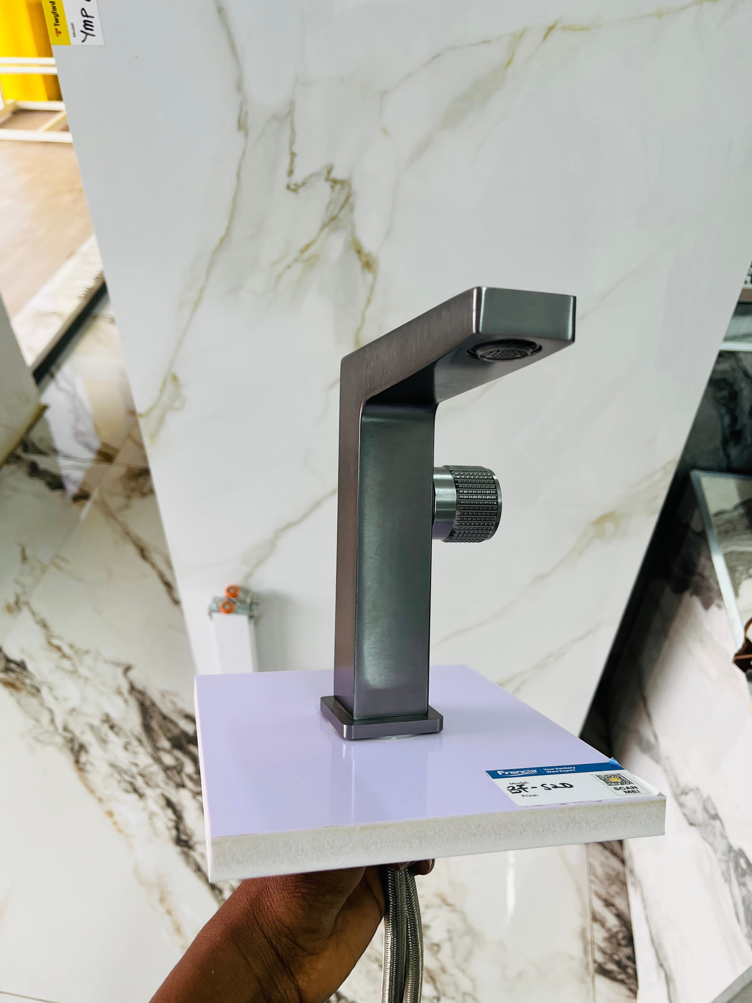 Faucets & mixer taps