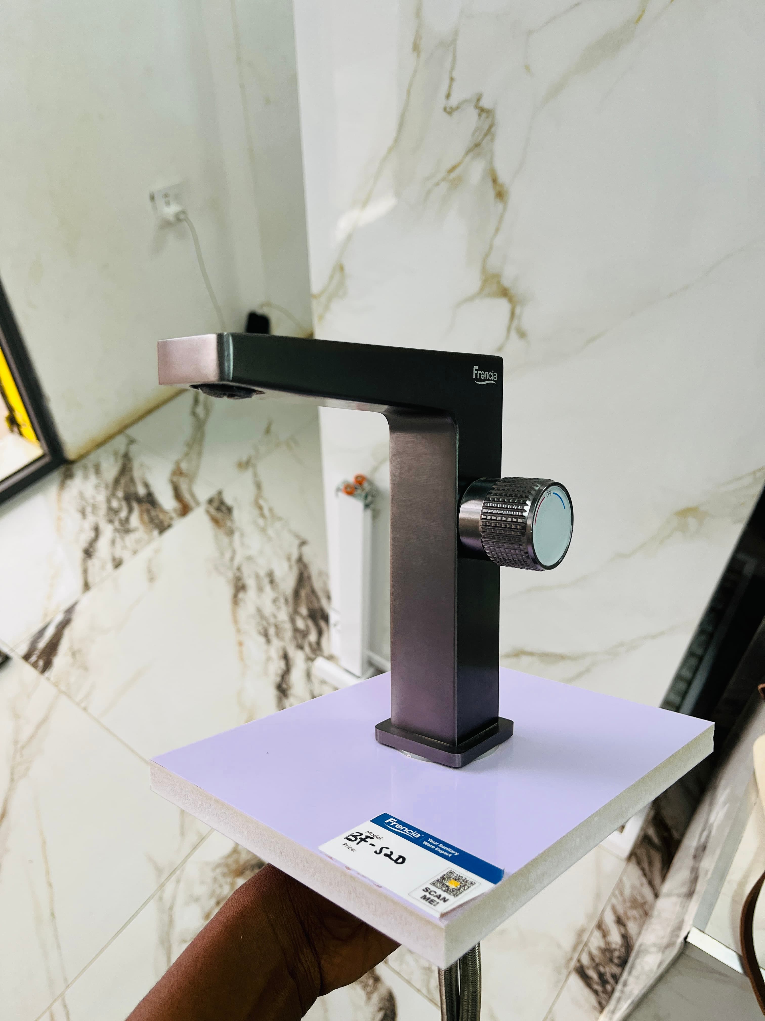 Faucets & mixer taps