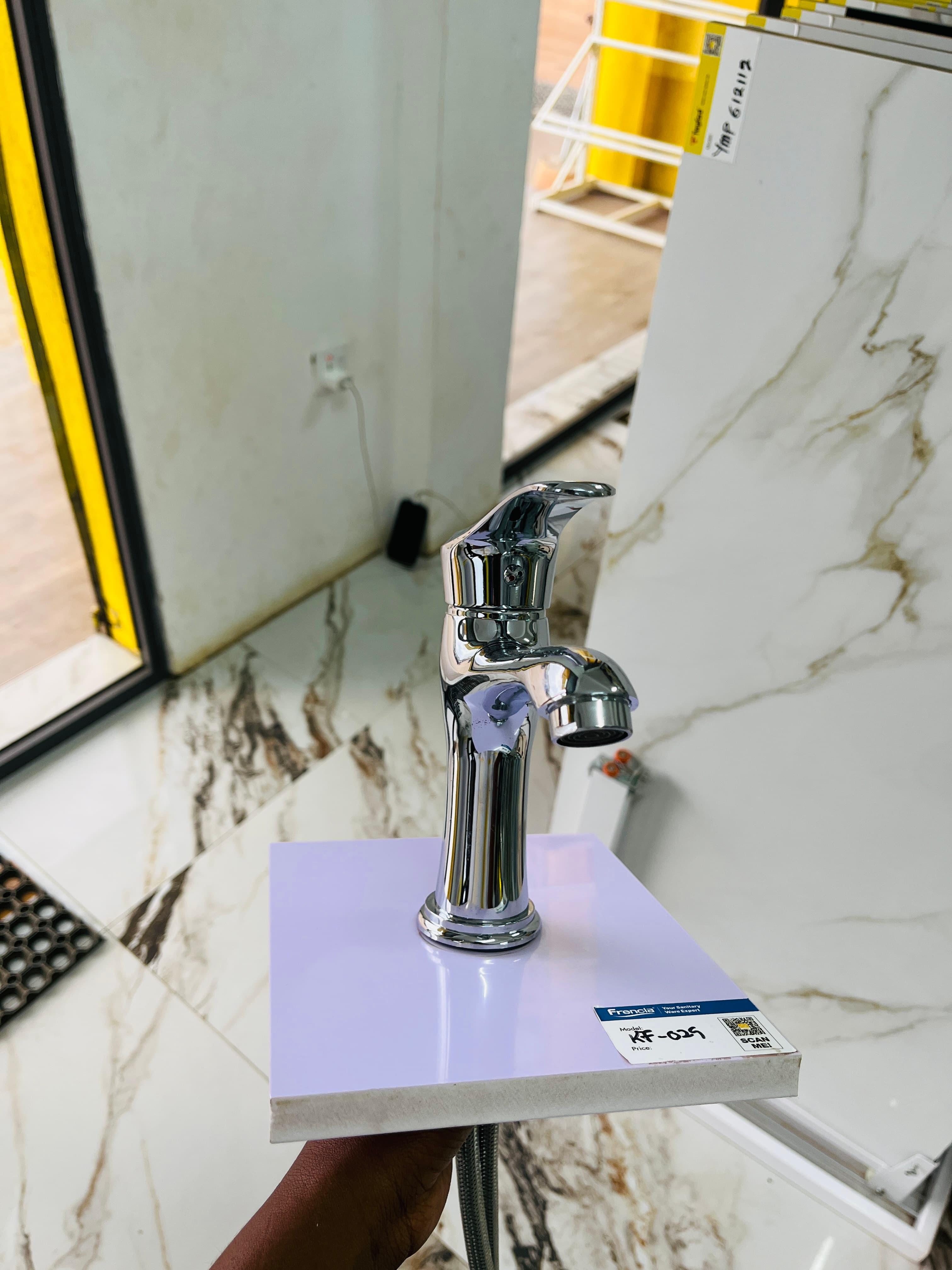 Faucets & mixer taps