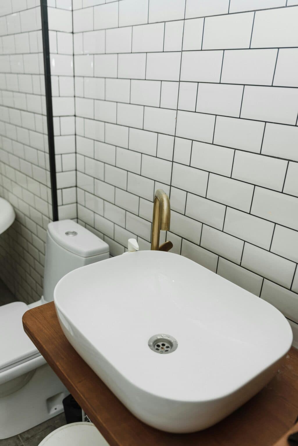 Pedestal Wash Basin